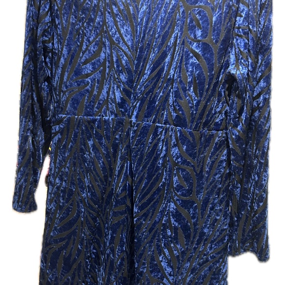 Brand new without tags torrid long sleeve dress. - Picture 3 of 4